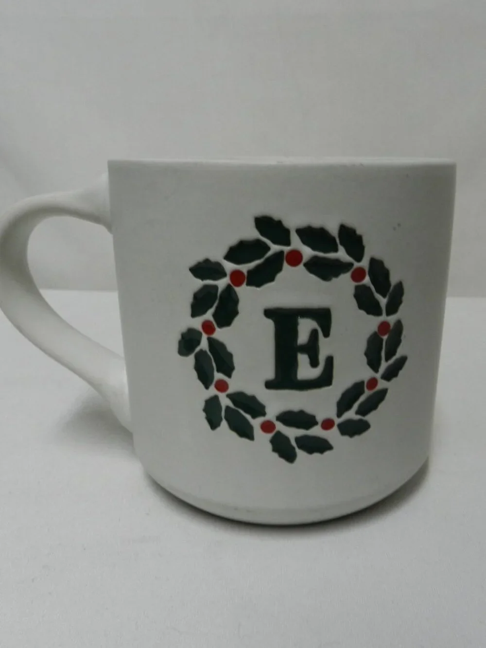 Pottery Barn Large Monogram letter E Christmas mug cup Wreath Holly 24 oz dish